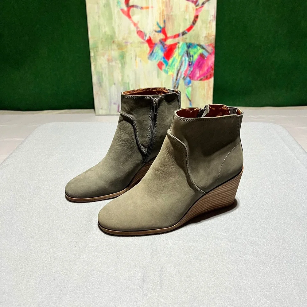 Lucky Brand Zanya Olive Leather Wedge Ankle Booties Grey Taupe Size 9.5 M